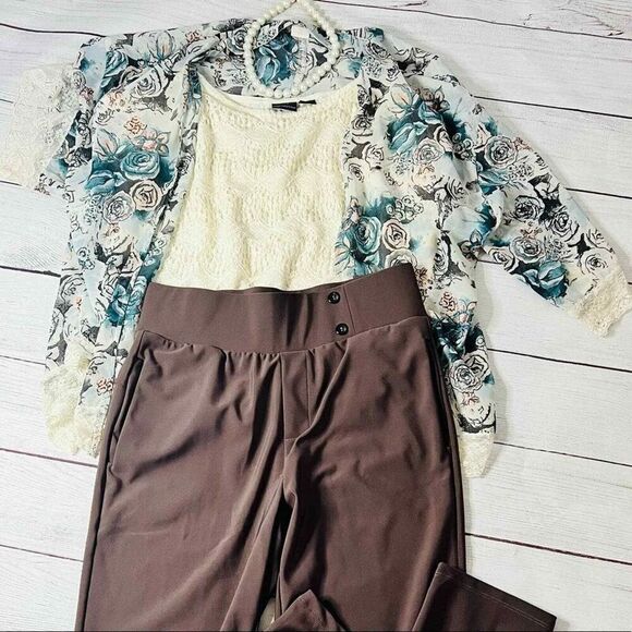 Lace flower kimono - Picture 5 of 7